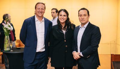Sebastian-Fernandez-CEO-Conexion-Kimal-Lo-Aguirre-Carola-Venegas-Gerenta-de-Medio-Ambiente-y-Comunidades-de-Conexion-Kimal-Lo-Aguirre-y-Aqui-1536×1024 Sebastian-Fernandez-CEO-Conexion-Kimal-Lo-Aguirre-Carola-Venegas-Gerenta-de-Medio-Ambiente-y-Comunidades-de-Conexion-Kimal-Lo-Aguirre-y-Aqui-1536x1024
